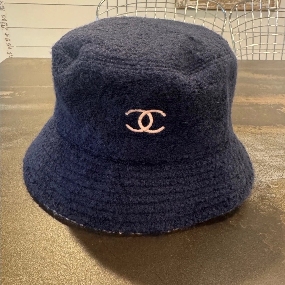 CHANEL Navy Wool Bucket Hat with Pink CC Logo